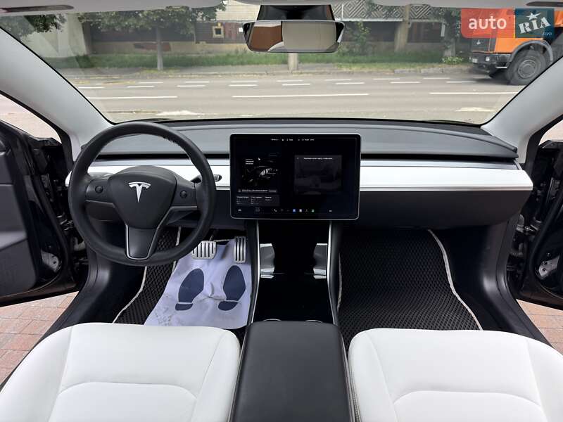 Седан Tesla Model 3 2020 в Києві