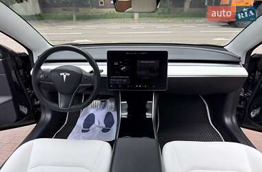 Седан Tesla Model 3 2020 в 