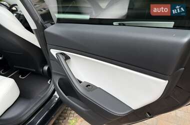 Седан Tesla Model 3 2020 в 