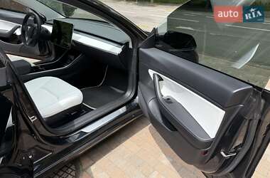 Седан Tesla Model 3 2020 в 