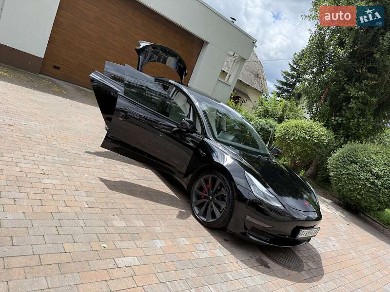 Седан Tesla Model 3 2020 в Києві