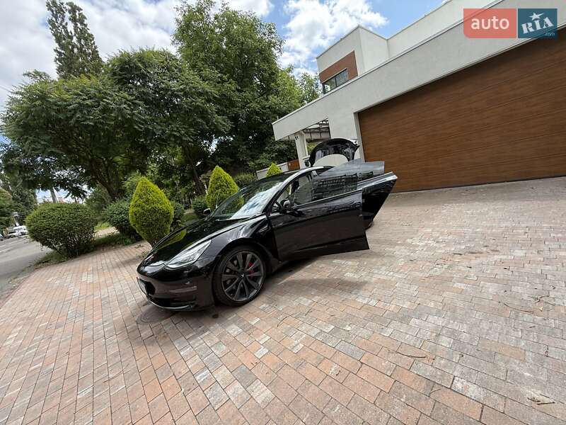 Седан Tesla Model 3 2020 в Києві