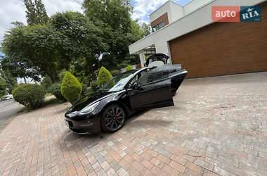 Седан Tesla Model 3 2020 в 
