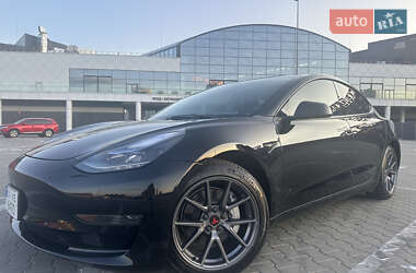 Седан Tesla Model 3 2022 в 