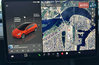 Седан Tesla Model 3 2022 в 