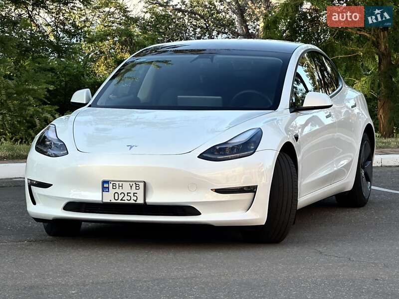 Седан Tesla Model 3 2021 в 