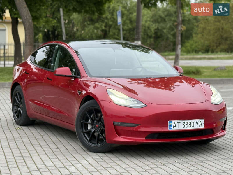Седан Tesla Model 3 2020 в Коломые