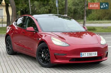Седан Tesla Model 3 2020 в 