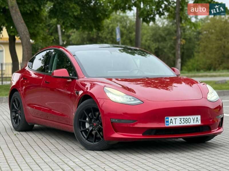 Седан Tesla Model 3 2020 в 