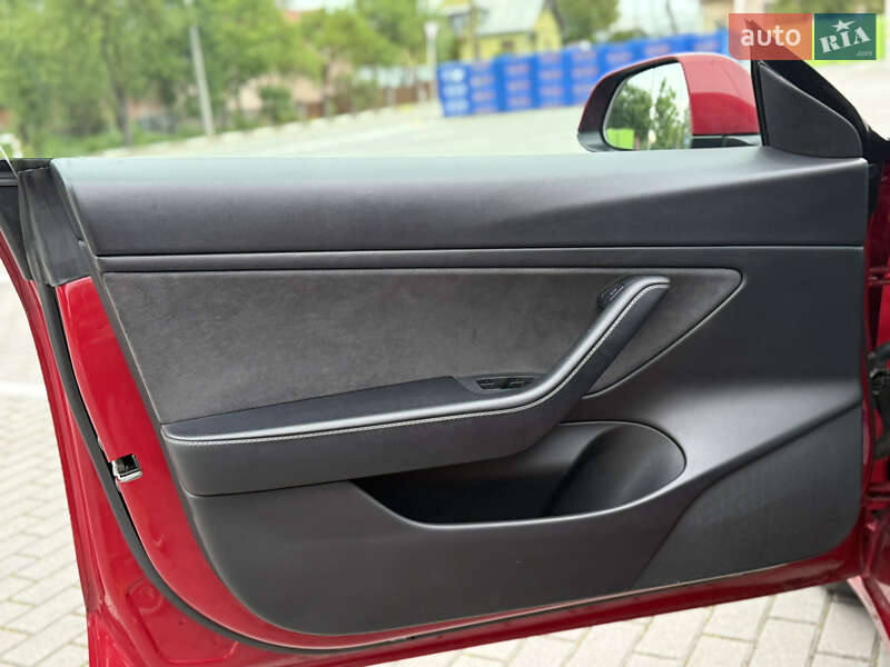 Седан Tesla Model 3 2020 в Коломые