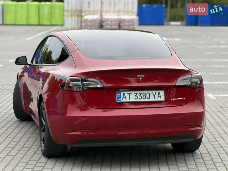 Седан Tesla Model 3 2020 в Коломые