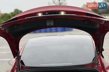 Седан Tesla Model 3 2020 в 