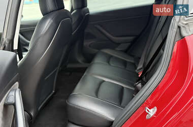 Седан Tesla Model 3 2020 в 