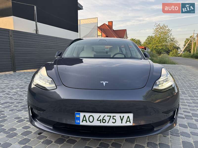 Седан Tesla Model 3 2019 в Ужгороде