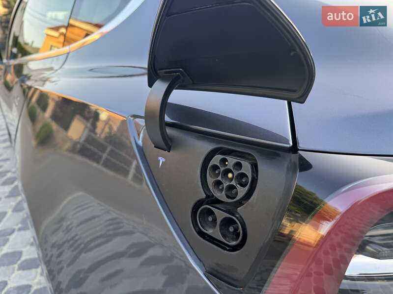 Седан Tesla Model 3 2019 в Ужгороде