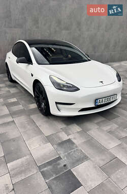 Седан Tesla Model 3 2022 в 