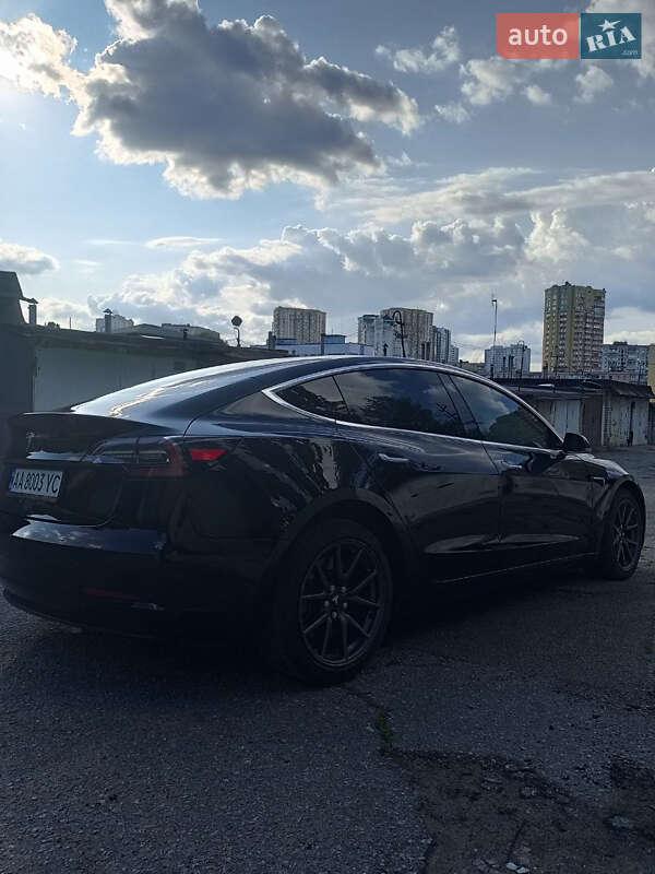 Седан Tesla Model 3 2018 в Києві