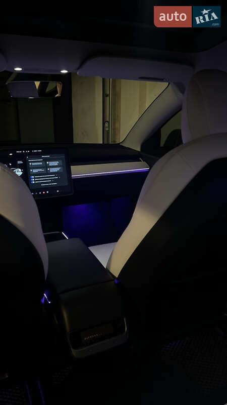 Седан Tesla Model 3 2021 в Киеве