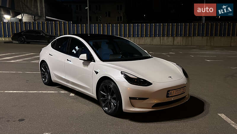 Седан Tesla Model 3 2021 в Киеве