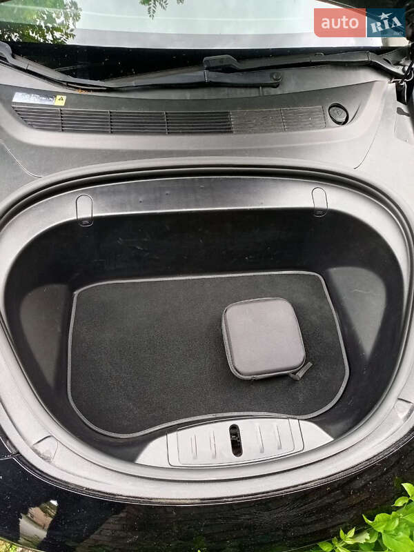 Седан Tesla Model 3 2018 в Києві