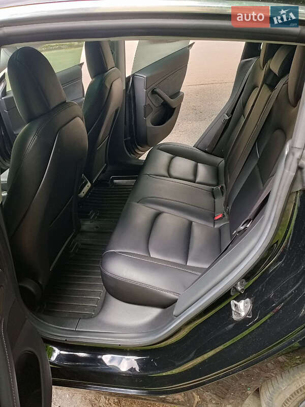Седан Tesla Model 3 2018 в Києві