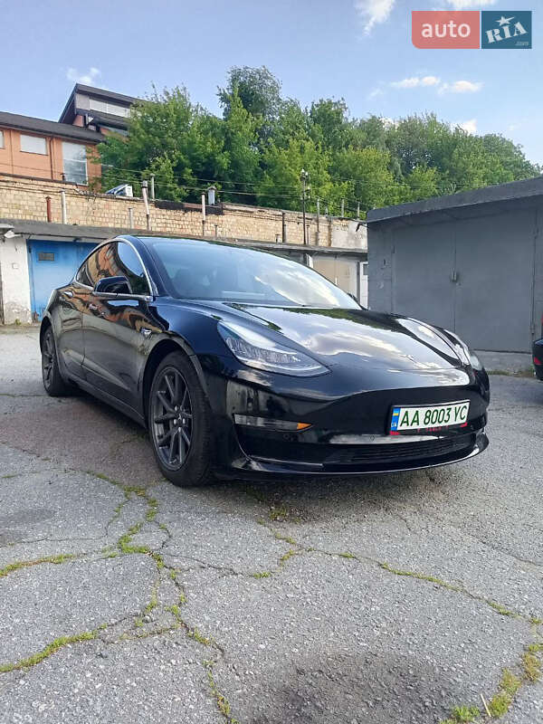 Седан Tesla Model 3 2018 в Києві