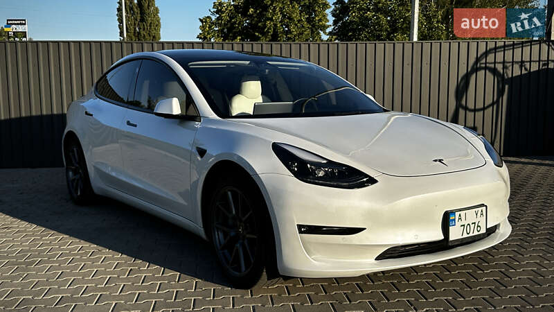 Седан Tesla Model 3 2021 в Кагарлыке
