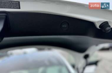 Седан Tesla Model 3 2020 в 