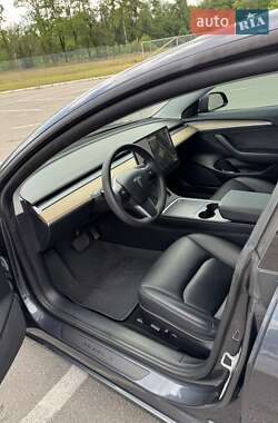 Седан Tesla Model 3 2021 в 