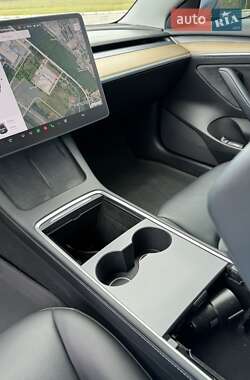 Седан Tesla Model 3 2021 в 