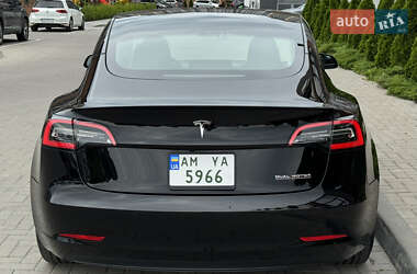 Седан Tesla Model 3 2021 в 