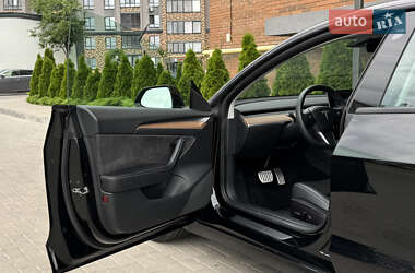 Седан Tesla Model 3 2021 в 
