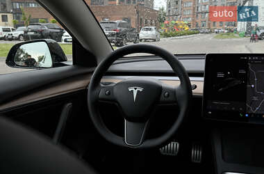 Седан Tesla Model 3 2021 в 