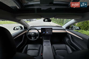 Седан Tesla Model 3 2021 в 