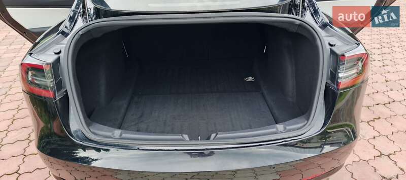 Седан Tesla Model 3 2019 в Луцке