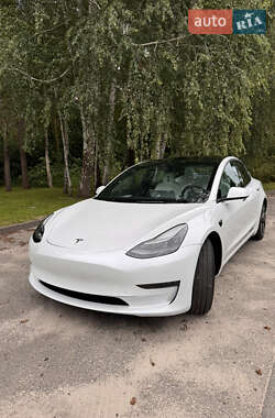 Седан Tesla Model 3 2023 в Києві