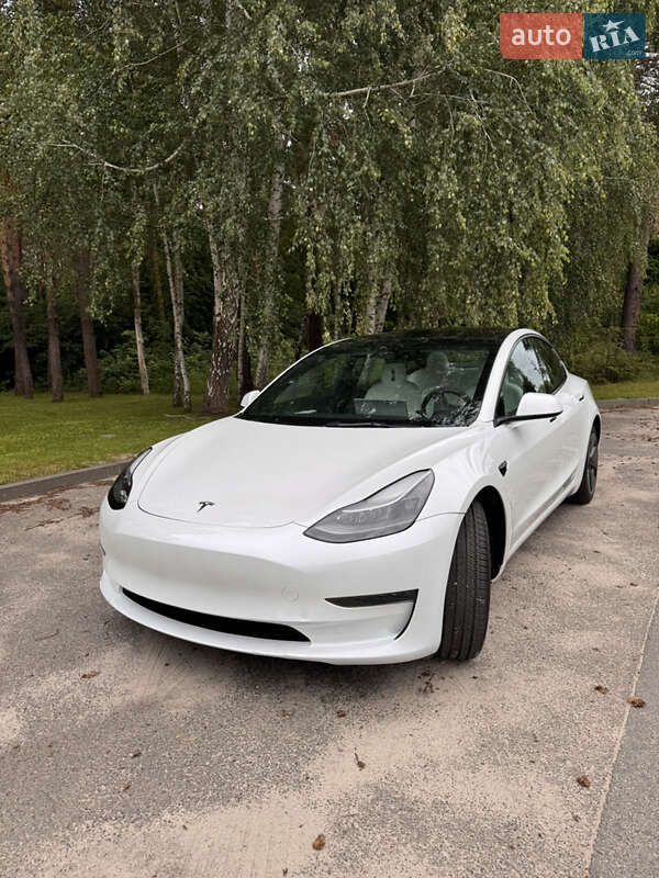 Седан Tesla Model 3 2023 в 