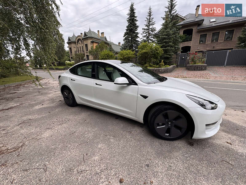 Седан Tesla Model 3 2023 в Киеве
