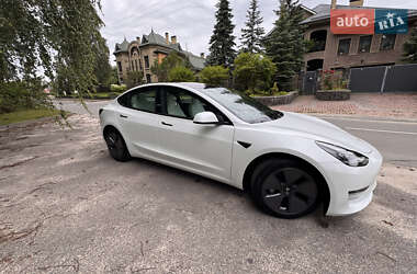 Седан Tesla Model 3 2023 в 