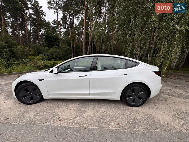 Седан Tesla Model 3 2023 в Киеве
