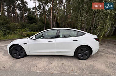 Седан Tesla Model 3 2023 в 