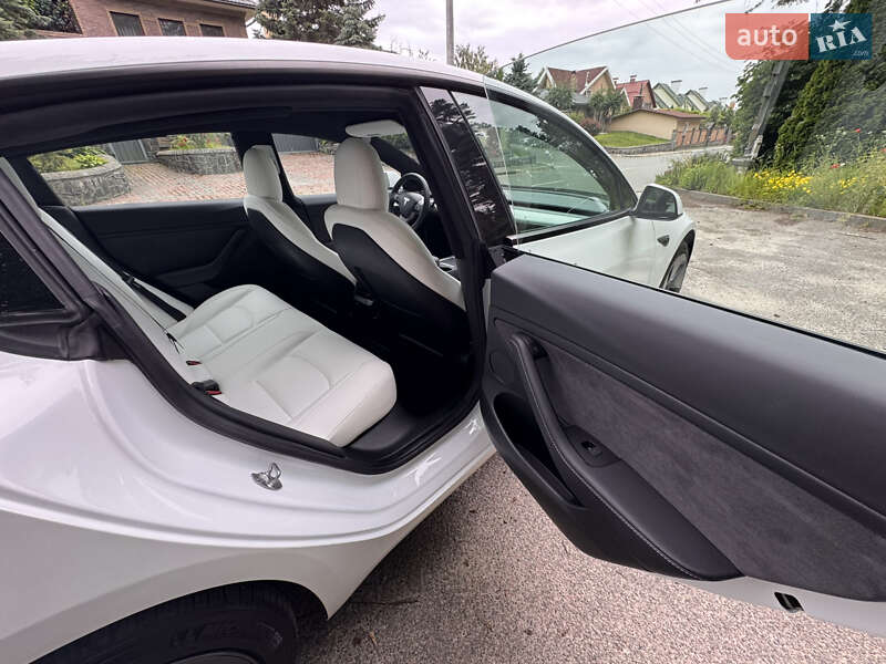 Седан Tesla Model 3 2023 в Киеве