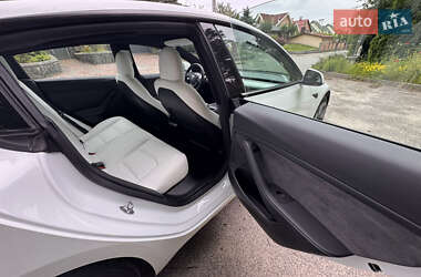 Седан Tesla Model 3 2023 в 