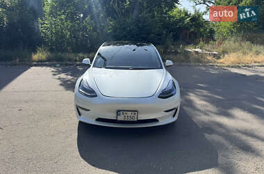 Седан Tesla Model 3 2022 в 