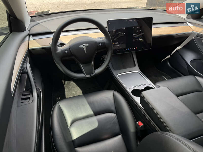 Седан Tesla Model 3 2021 в Луцке