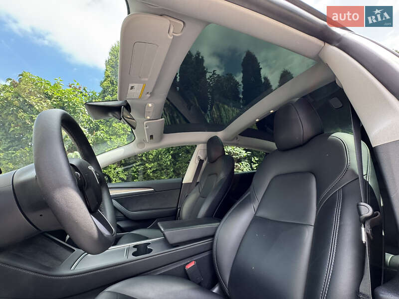 Седан Tesla Model 3 2021 в Луцке