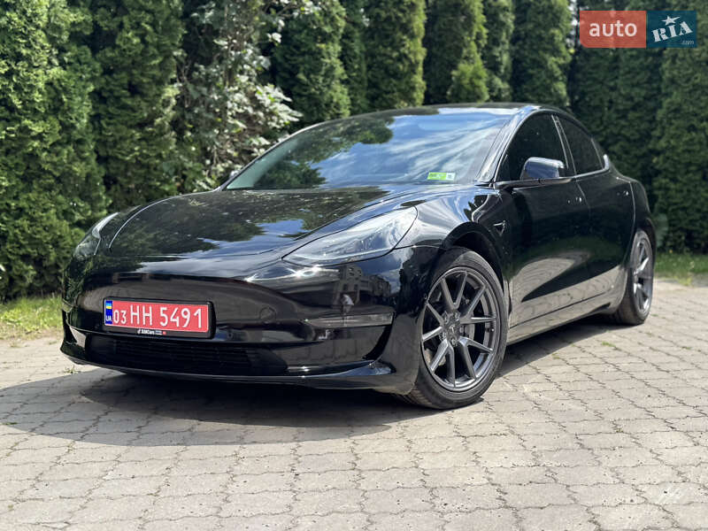 Седан Tesla Model 3 2021 в Луцке