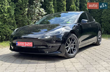 Седан Tesla Model 3 2021 в 