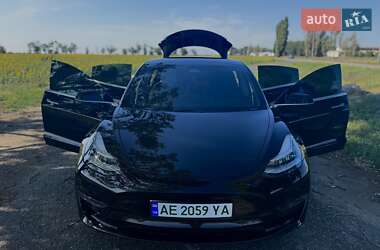 Седан Tesla Model 3 2019 в 