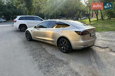 Седан Tesla Model 3 2019 в 